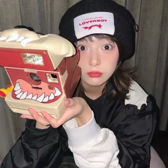 秋霞